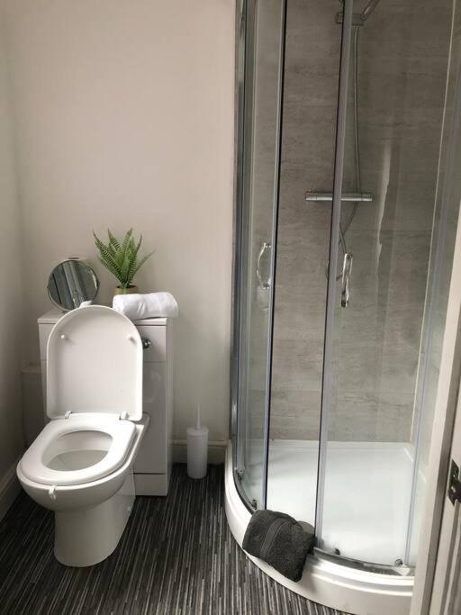 Appartamento Simple And Sweet, Flat On Lewis Street - 1 Br Stoke-on-Trent Esterno foto